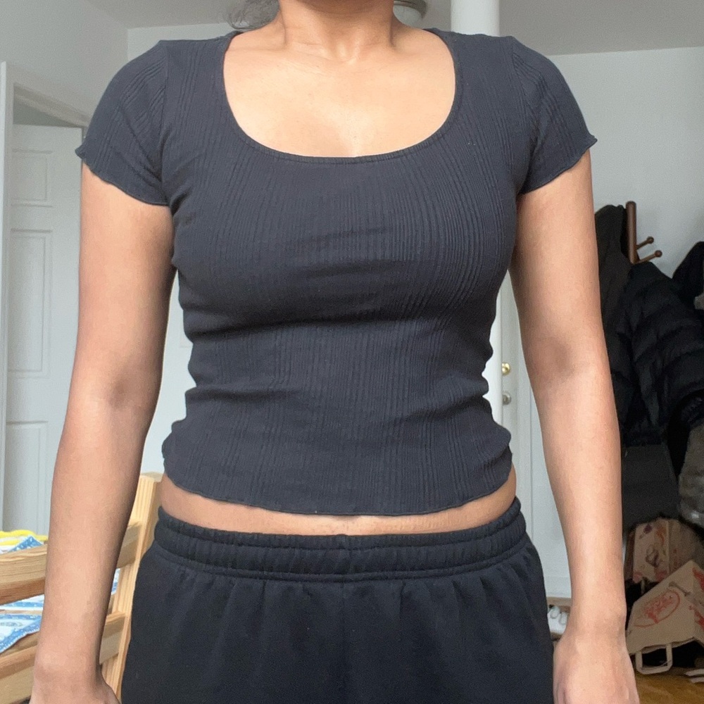 Vylette black ribbed scoop neck tee S
